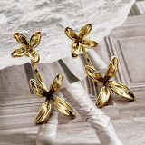 1 par de pendientes chapados en oro pulido de acero inoxidable con flor artística dulce