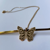 Collar con colgante chapado en oro de 14 quilates de acero inoxidable con mariposa animal de estilo clásico de roca linda a granel