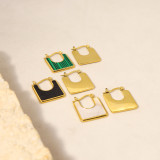 1 par de pendientes de aro chapados en oro de 18 quilates con incrustaciones de acero de titanio en forma de U