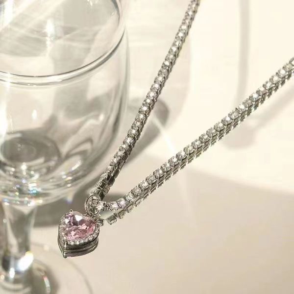 Y2K Collar con colgante chapado en plata con incrustaciones de diamantes de imitación y circonitas brillantes en forma de corazón