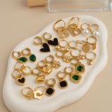 1 par de pendientes colgantes de perlas de resina con incrustaciones de acero de titanio y letras redondas de estilo Simple con forma de corazón