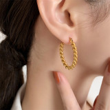 1 par de aretes chapados en oro y acero de titanio con revestimiento de color sólido