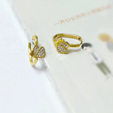 1 par de pendientes chapados en oro de 18K con incrustaciones de mariposa en forma de corazón de estilo Simple, piedras preciosas artificiales de acero y titanio