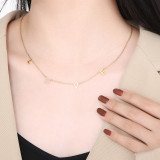 Collar chapado en oro de 18 quilates con revestimiento de acero inoxidable de color sólido con letras de estilo simple