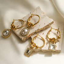 1 par de pendientes colgantes chapados en oro de 18K con incrustaciones geométricas de acero y titanio con perlas artificiales de circón