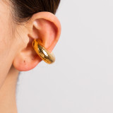 1 par de orejeras chapadas en oro de 18 quilates de acero inoxidable con forma de C