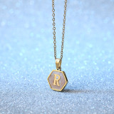 Collar de concha con incrustaciones de acero inoxidable con letra hexagonal de estilo simple 1 pieza