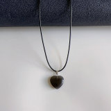 Collar con colgante de cadena de acero y titanio con ópalo en forma de corazón de estilo simple