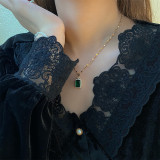 Collar con colgante de piedras preciosas artificiales con incrustaciones de acero de titanio rectangular retro