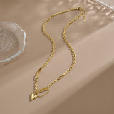 Collar con colgante chapado en oro de 18 quilates con cadena de acero de titanio con forma de corazón de estilo simple y dulce