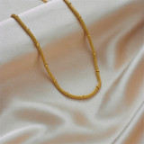 El chapado de acero de titanio del color sólido del estilo simple casual ahueca hacia fuera el collar plateado oro 18K