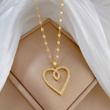 Collar con colgante de diamantes de imitación con incrustaciones de cobre y acero inoxidable en forma de corazón a la moda