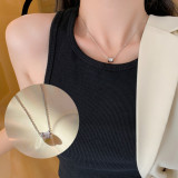 Collar con colgante de circonita y perlas artificiales con incrustaciones de acero y titanio, concha de corona a la moda, 1 pieza