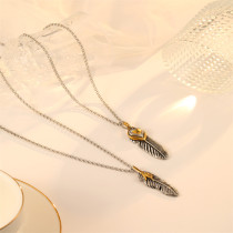Estilo simple Estilo clásico Collar chapado en oro con plumas de acero inoxidable