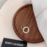 Collar chapado en oro de 18 quilates con revestimiento de perlas de acero titanio y círculo de estilo simple y elegante