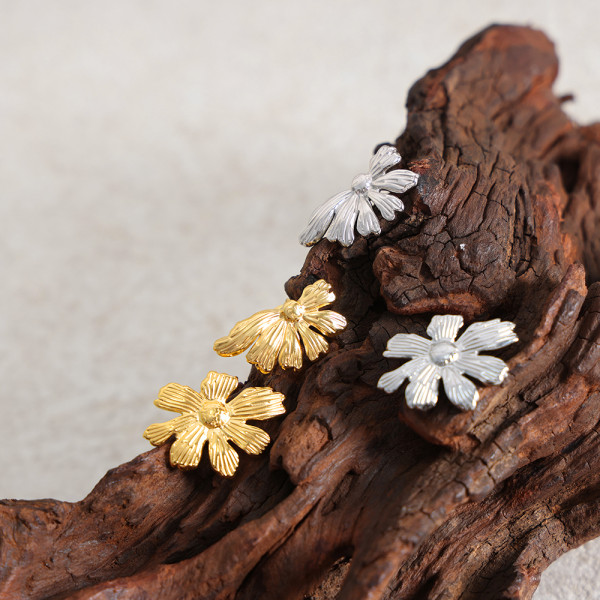 1 par de aretes chapados en oro de 18 quilates de acero titanio con revestimiento de margaritas estilo vintage estilo IG