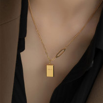 Collar chapado en oro de 18 quilates con revestimiento de acero de titanio cuadrado de estilo simple Glam