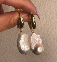 Pendientes de acero de titanio irregulares de moda Pendientes de acero inoxidable con perlas artificiales chapadas en oro