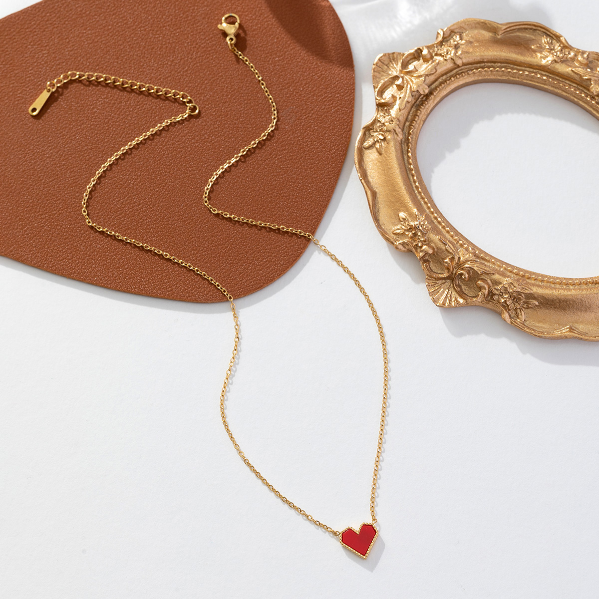 Lindo y dulce collar con colgante de acero de titanio con forma de corazón artístico