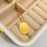 Collar colgante chapado en oro de 18 quilates de acero titanio ovalado con número de letra de estilo simple a granel
