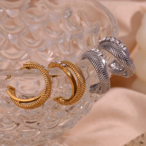 1 par de pendientes chapados en oro de 18 quilates con incrustaciones de diamantes de imitación de acero inoxidable con incrustaciones en forma de C estilo clásico estilo clásico básico
