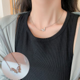 Collar con colgante de circonita y perlas artificiales con incrustaciones de acero y titanio, concha de corona a la moda, 1 pieza