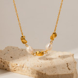 Collar chapado en oro de 18 quilates con incrustaciones de perlas redondas de acero inoxidable estilo IG