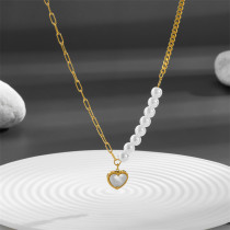Collar con colgante chapado en oro de 18 quilates con incrustaciones de acero de titanio y perlas artificiales de mariposa en forma de corazón dulce