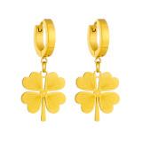 1 par de pendientes chapados en oro de acero de titanio con forma de corazón de estilo simple