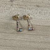 Pendientes chapados en oro de 14K con incrustaciones de cobre y circonita, elegantes y lujosos, estilo clásico, con letras asimétricas, 1 par