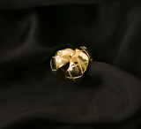 1 par Estilo simple Estilo clásico Chapado en color sólido Pendientes chapados en oro de acero titanio