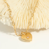 Collar con colgante chapado en oro con incrustaciones de acero inoxidable con forma de corazón de estilo simple retro