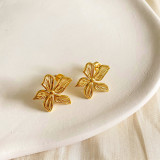 1 par de aretes chapados en oro de 18 quilates de acero titanio con revestimiento de flores de estilo simple