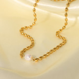 Collar con colgante chapado en oro de 18 quilates con cuentas de acero inoxidable y perlas de estilo simple