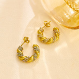 1 par de pendientes chapados en oro con circonita de acero inoxidable con incrustaciones de torsión en forma de C elegantes y lujosos