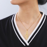 Collar elegante con revestimiento de acero inoxidable con mapa