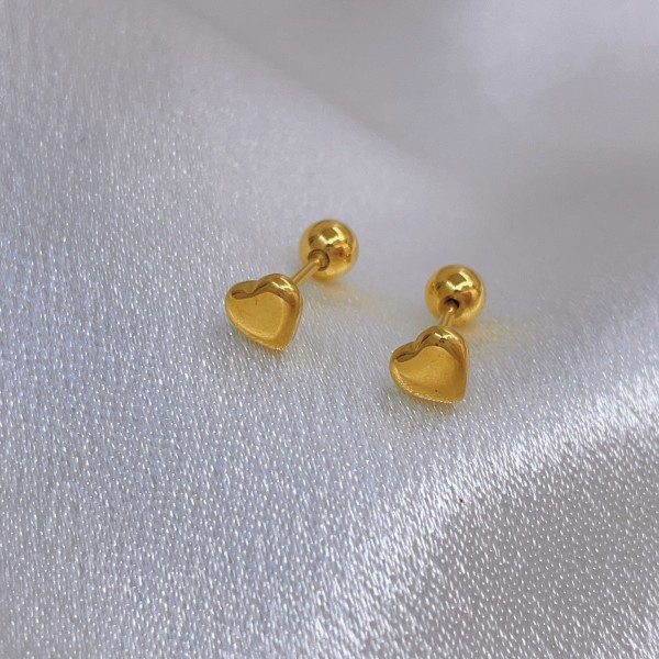 1 par de pendientes chapados en oro y acero de titanio con forma de corazón de estilo Simple