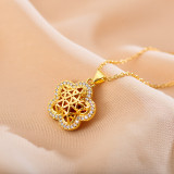 Collar con colgante de circón con incrustaciones huecas de acero con forma de corazón brillante elegante y flor