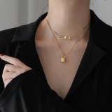 Collares acodados chapados en oro de 18K chapados en oro de titanio con cerradura de letra elegante para mujer