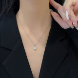 Estilo retro simple Letra Luna Forma de corazón Aleación Titanio Chapado en acero Incrustación Acrílico Diamante artificial Diamantes de imitación Chapado en oro Collar plateado
