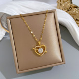 Collar con colgante de diamantes de imitación con incrustaciones de cobre y acero titanio con forma de corazón de oso de estilo simple