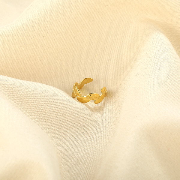 1 pieza Clips de oreja chapados en oro de 18 quilates de acero inoxidable con revestimiento geométrico de estilo simple