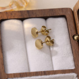 3 pares de aretes chapados en oro de 18 quilates de acero inoxidable con revestimiento asimétrico de flores dulces lindas