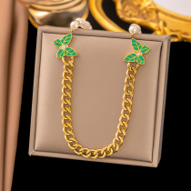 Collar chapado en oro de 18 quilates con revestimiento de esmalte de acero de titanio y perlas de imitación de mariposa retro elegante