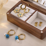 3 pares de aretes chapados en oro de 18 quilates de acero inoxidable con revestimiento asimétrico de flores dulces lindas