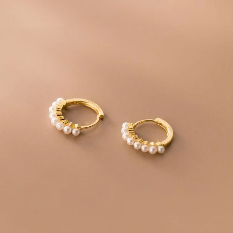1 par de pendientes de perlas artificiales con incrustaciones de acero inoxidable circulares de estilo simple