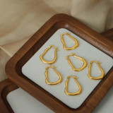 1 par de pendientes chapados en oro de 18 quilates de acero de titanio con revestimiento geométrico de estilo simple