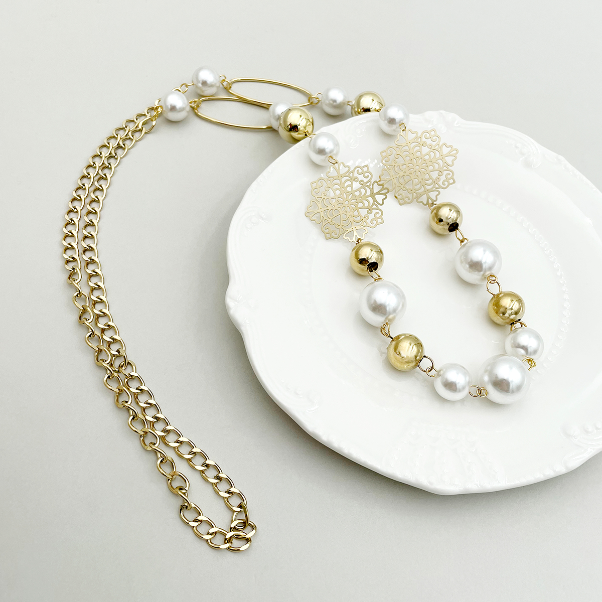 Collar largo chapado en oro con perlas artificiales, chapado en oro con cuentas de acero inoxidable, flor de calle