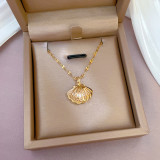 Estilo simple Concha Cobre Chapado en oro Perlas artificiales Collar con colgante de circón 1 pieza