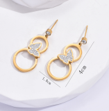 1 par de pendientes colgantes chapados en oro de 14 quilates con incrustaciones de diamantes de imitación chapados en acero inoxidable con forma de mariposa de estilo coreano